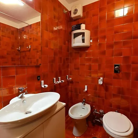 Hostdomus - Little Garden Appartement